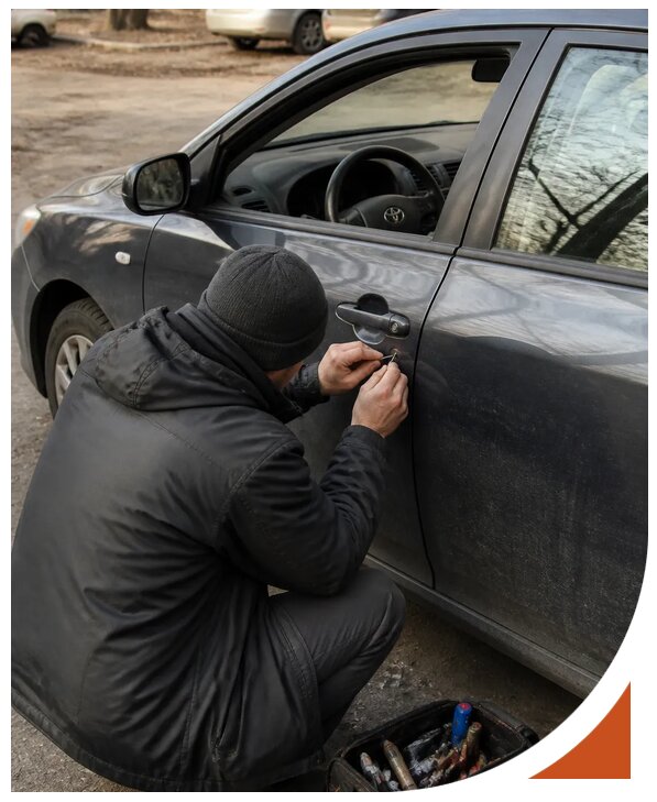 Профессиональное вскрытие автомобиля Тойота без повреждений в Волхове
